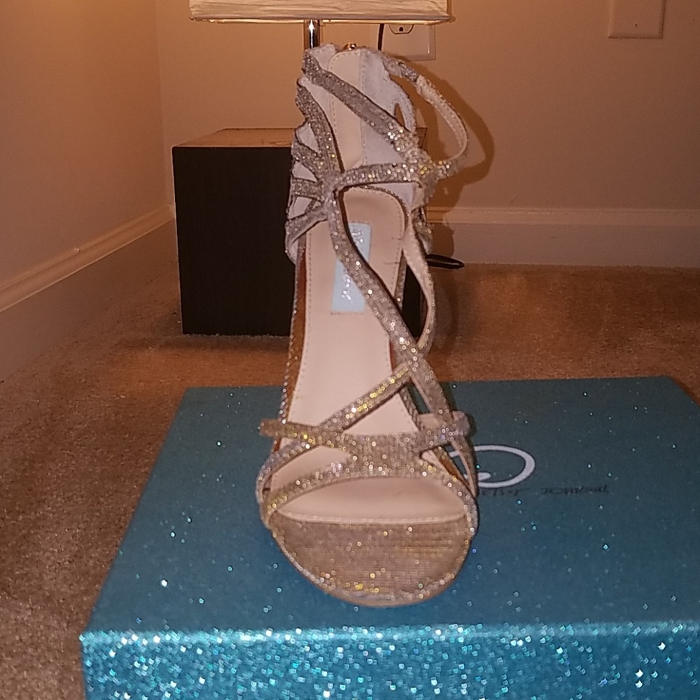 Shoes - Picture 4 of 4